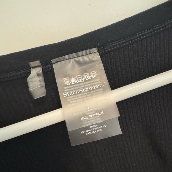 Aritzia Sunday Best Sinch Seamless Longsleeve - Black - Size L - Picture 3 of 3
